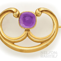 Sugarloaf-Cut Amethyst and Gold Brooch