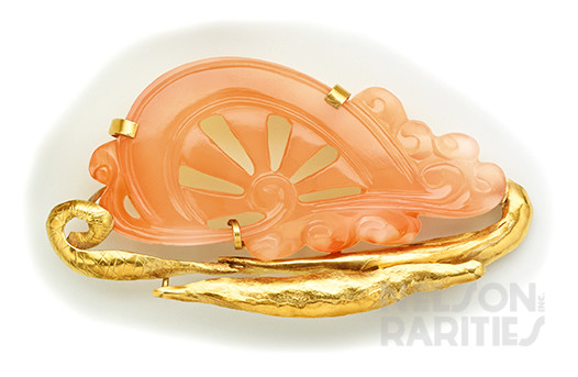 Carved Agate and Gold Brooch