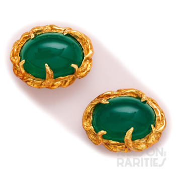 Chalcedony and Gold Cufflinks