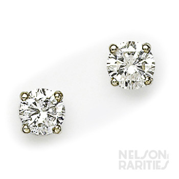 0.85 Carats Total Weight Diamond and Platinum Earrings